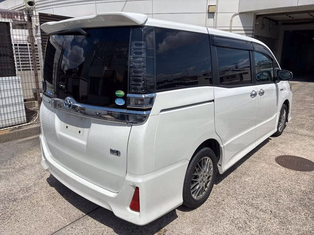 TOYOTA VOXY