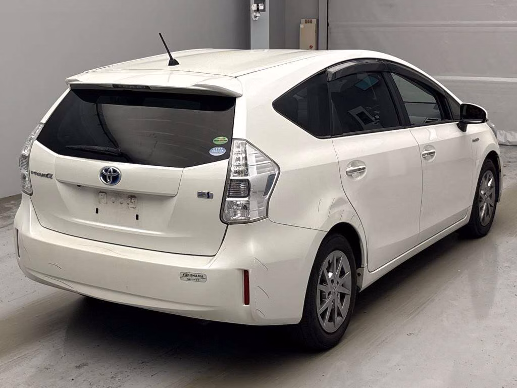 TOYOTA PRIUS ALPHA