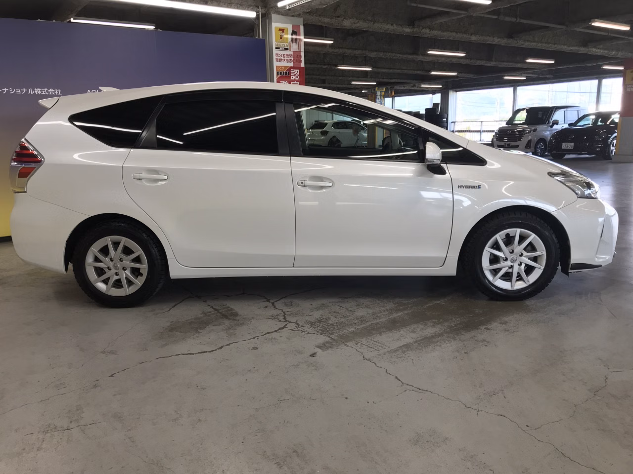 TOYOTA PRIUS ALPHA
