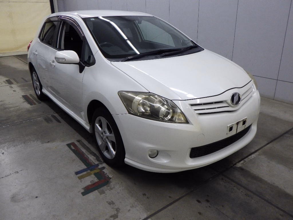 TOYOTA AURIS