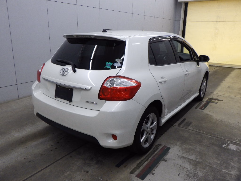 TOYOTA AURIS