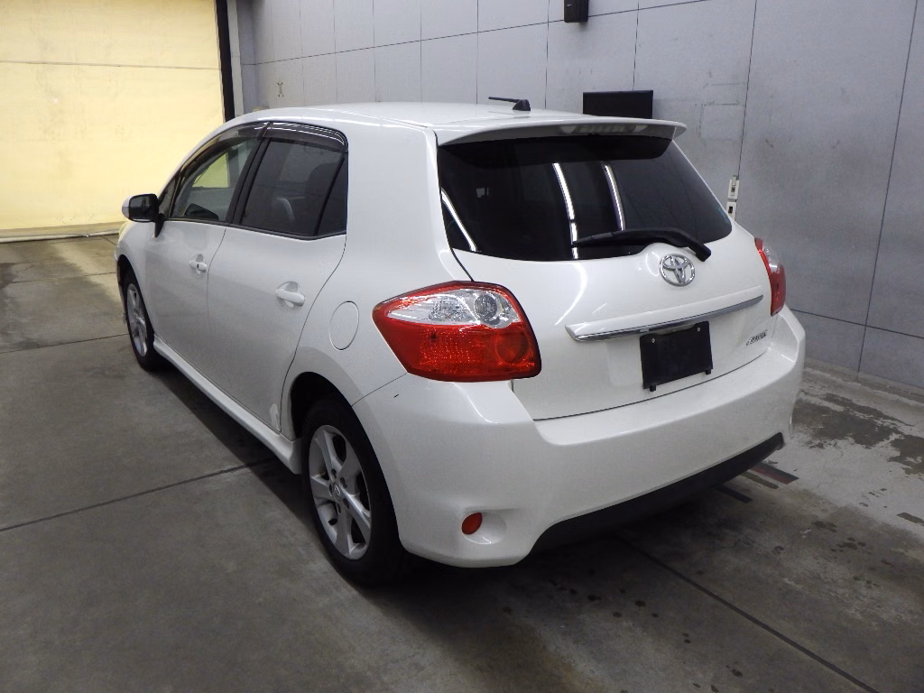 TOYOTA AURIS