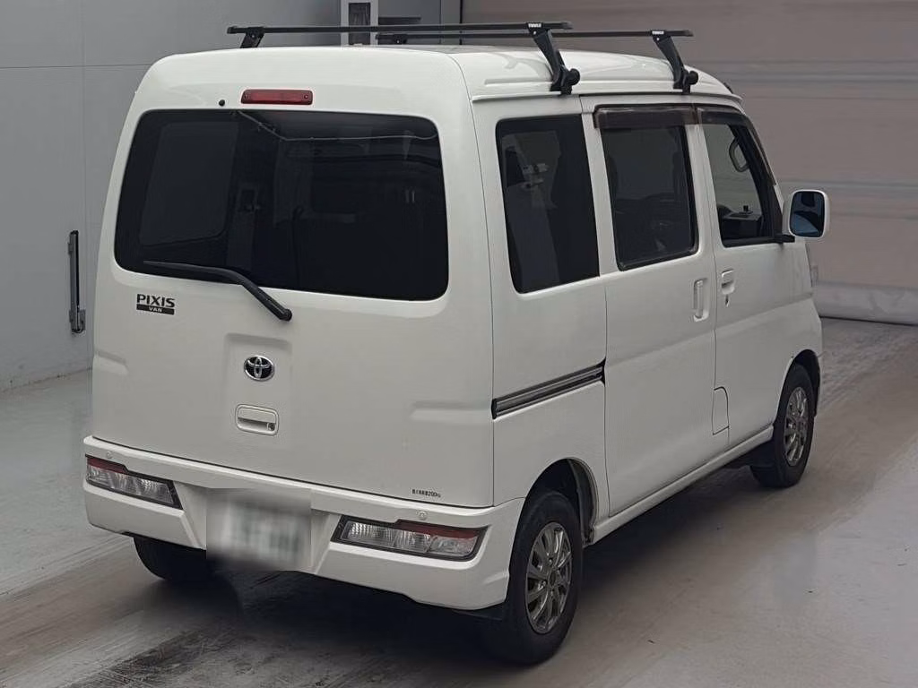 TOYOTA PIXIS VAN