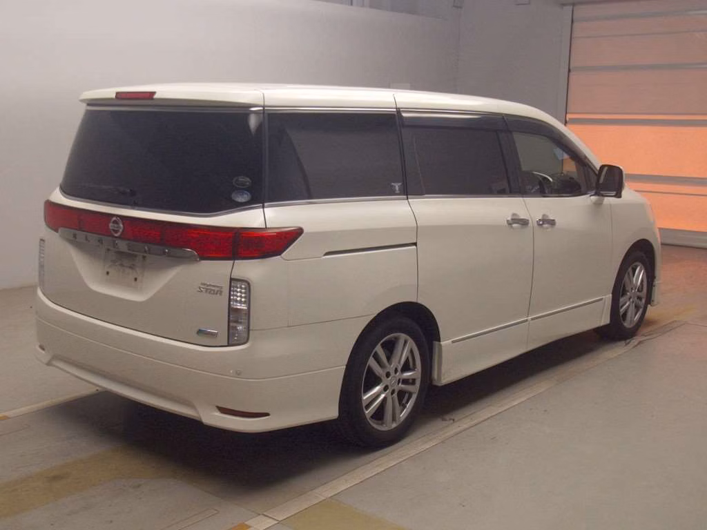 NISSAN ELGRAND