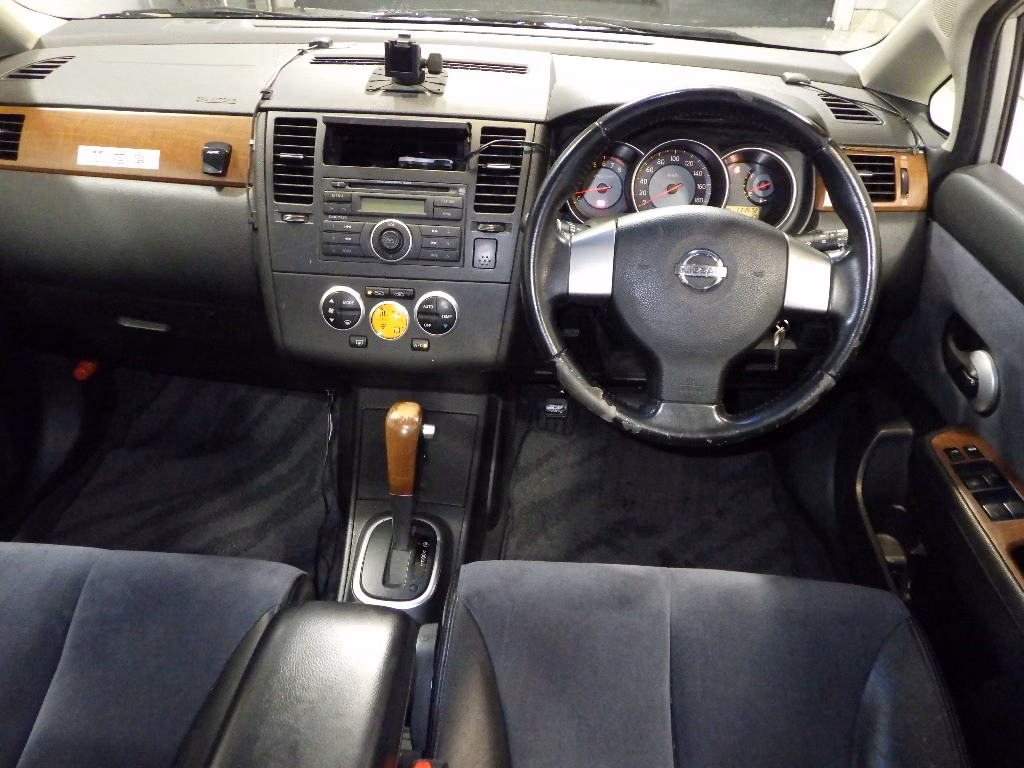 NISSAN TIIDA LATIO
