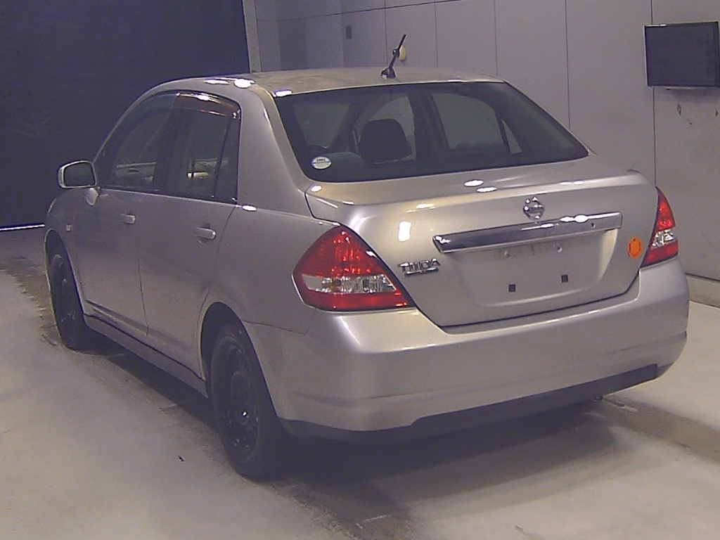 NISSAN TIIDA LATIO