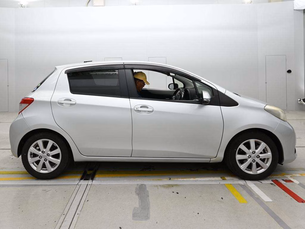 TOYOTA VITZ