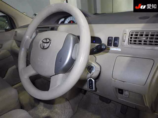 TOYOTA RAUM