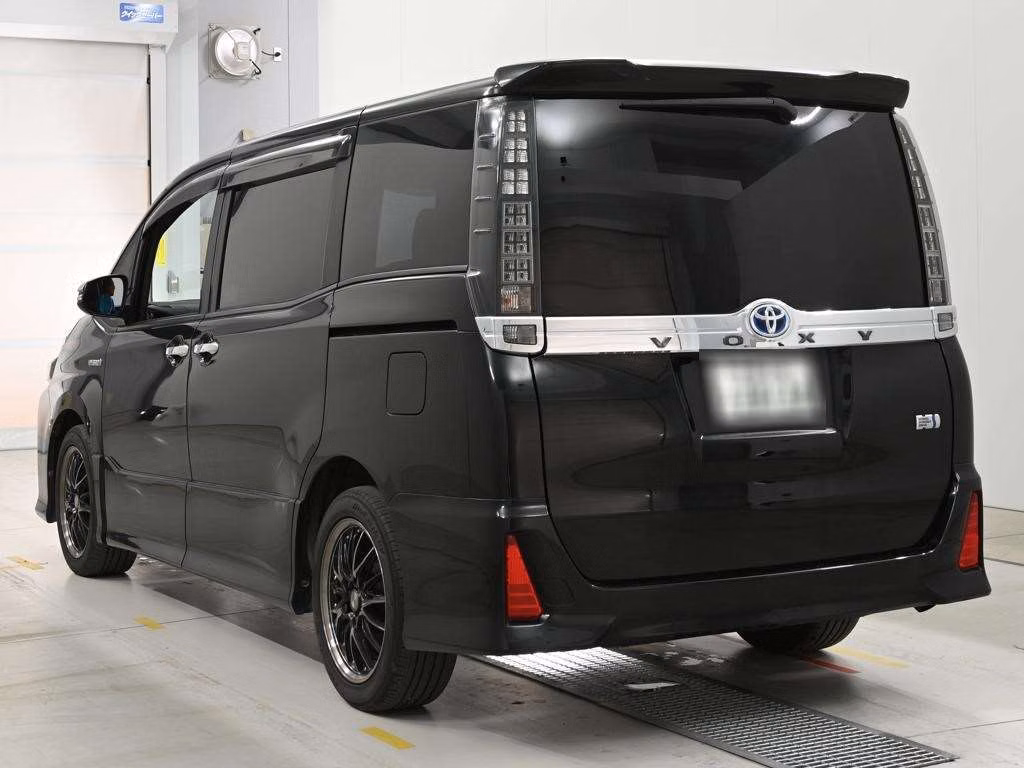 TOYOTA VOXY