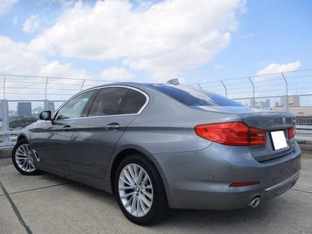 BMW 5-SERIES