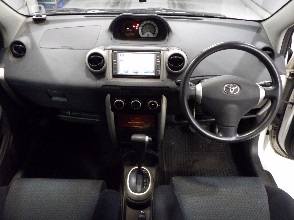 TOYOTA IST