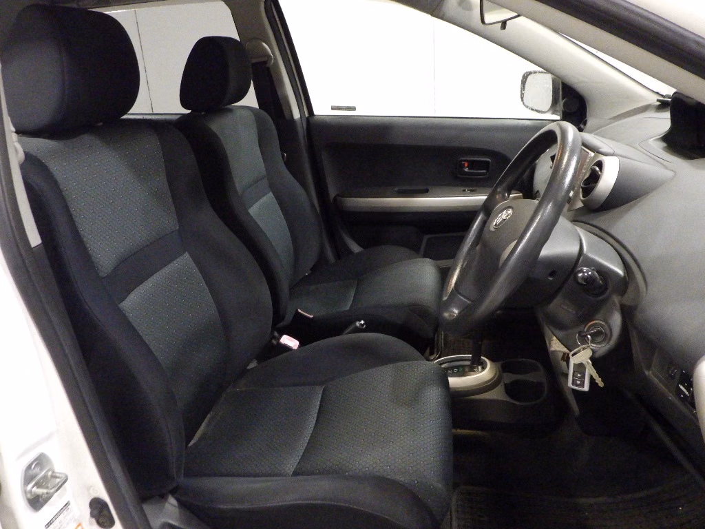 TOYOTA IST