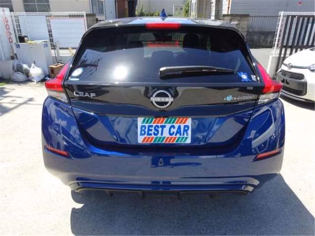 NISSAN LEAF