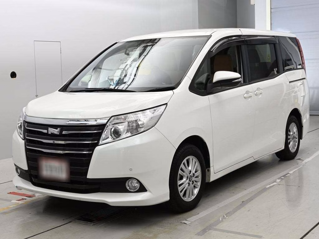 TOYOTA NOAH