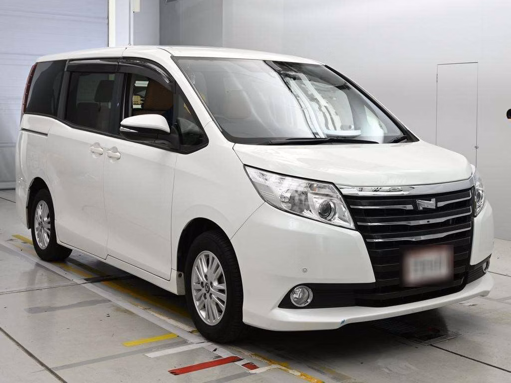 TOYOTA NOAH
