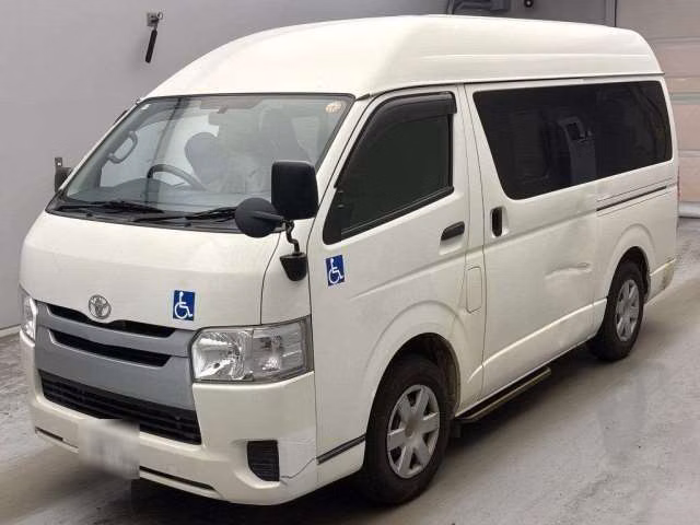 TOYOTA REGIUS ACE