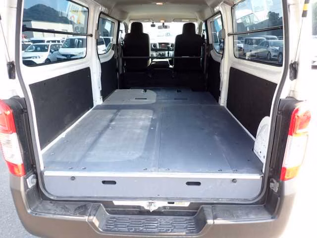 NISSAN NV350 CARAVAN