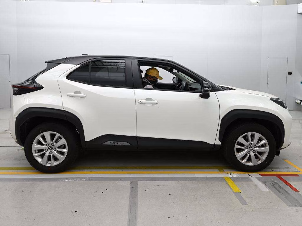TOYOTA YARIS CROSS