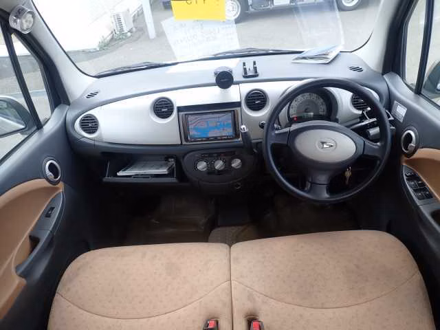 DAIHATSU MOVE LATTE