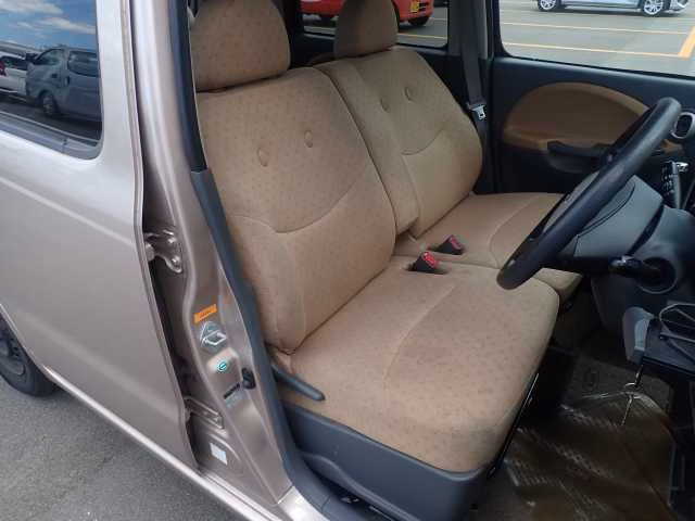 DAIHATSU MOVE LATTE