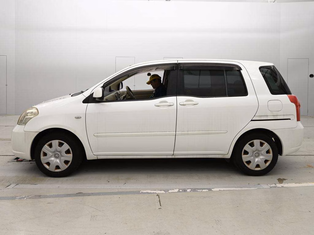 TOYOTA RAUM