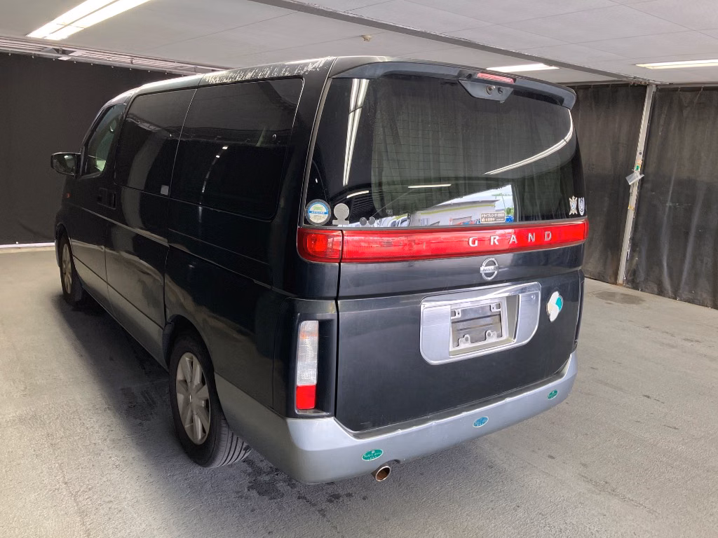 NISSAN ELGRAND