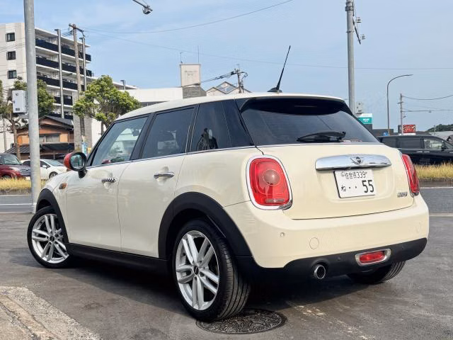 MINI HATCH