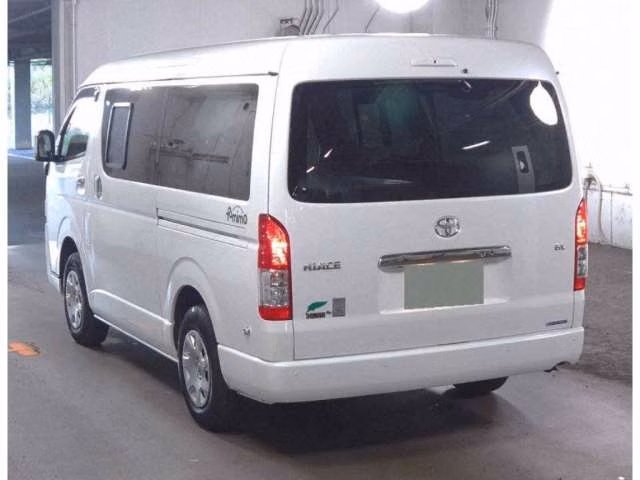 TOYOTA HIACE