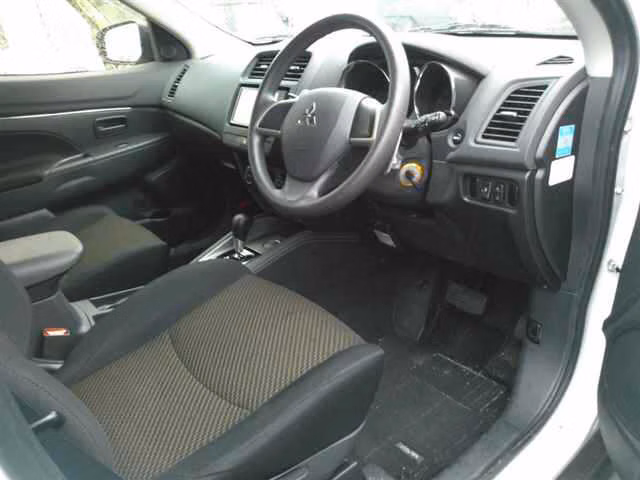 MITSUBISHI RVR