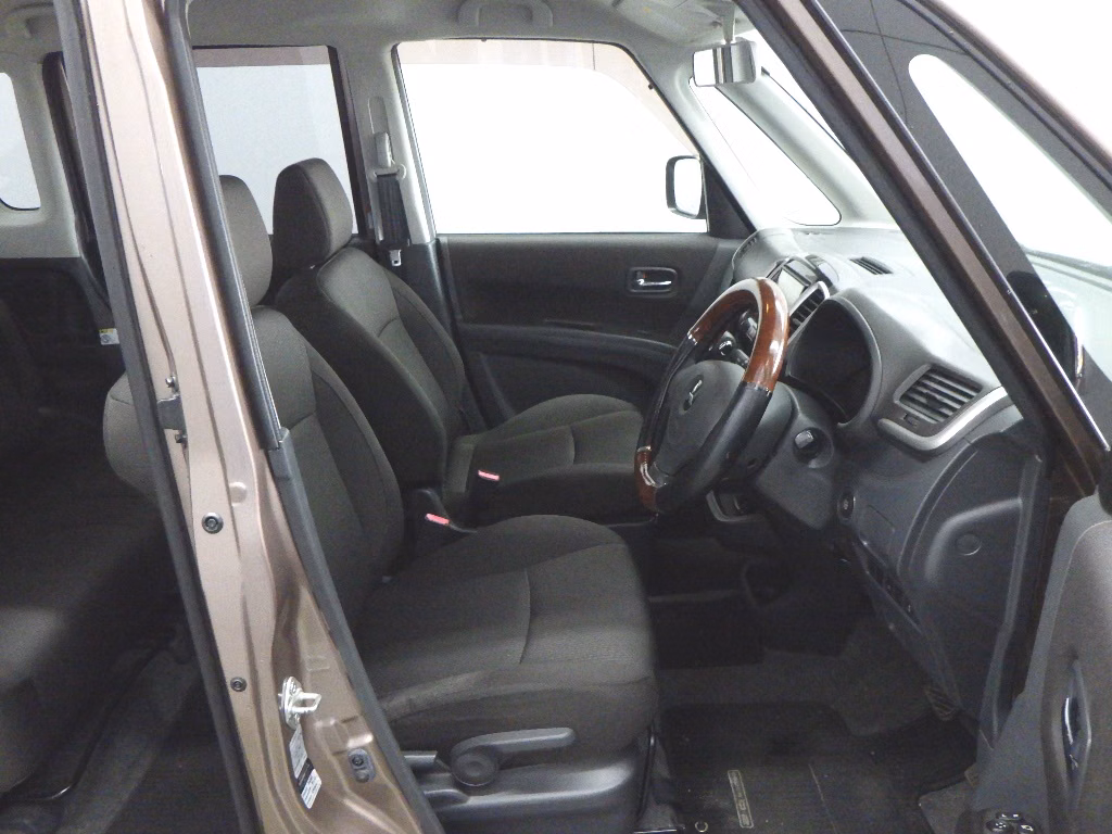 MITSUBISHI DELICA D:2