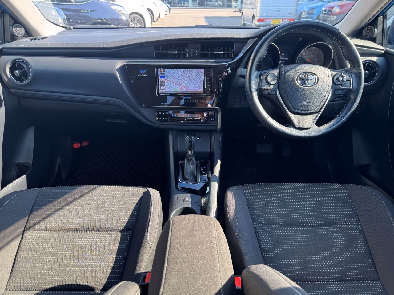 TOYOTA AURIS