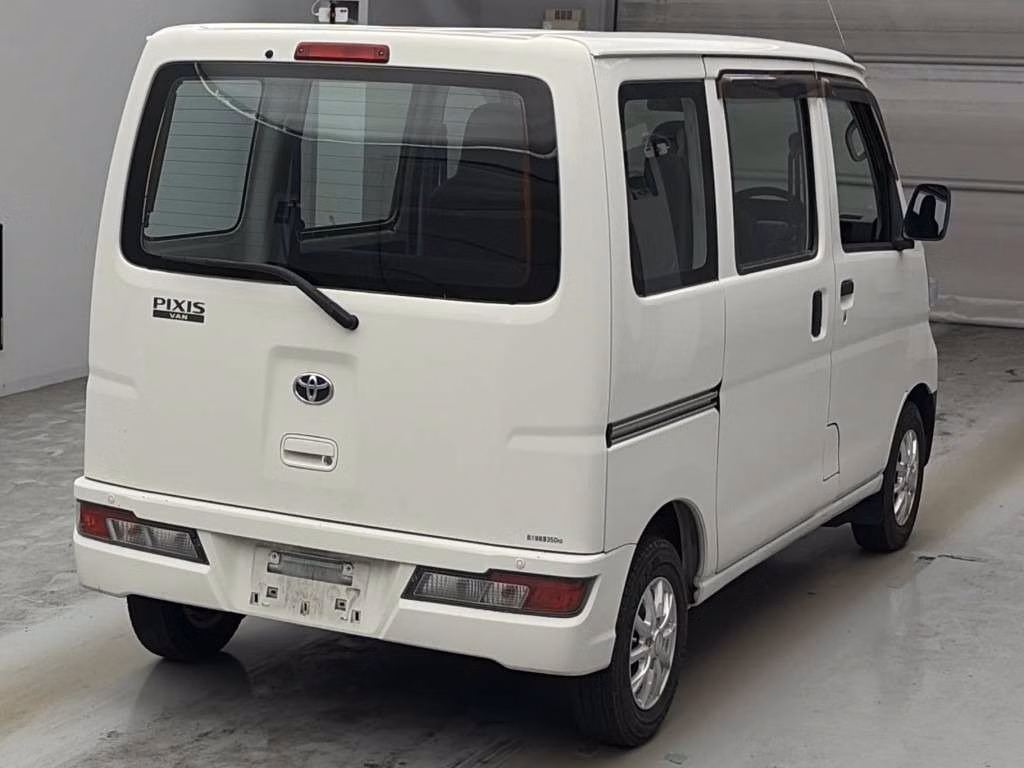 TOYOTA PIXIS VAN