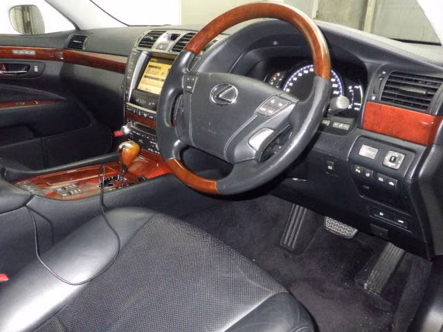 LEXUS LS600H