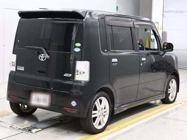 TOYOTA PIXIS SPACE