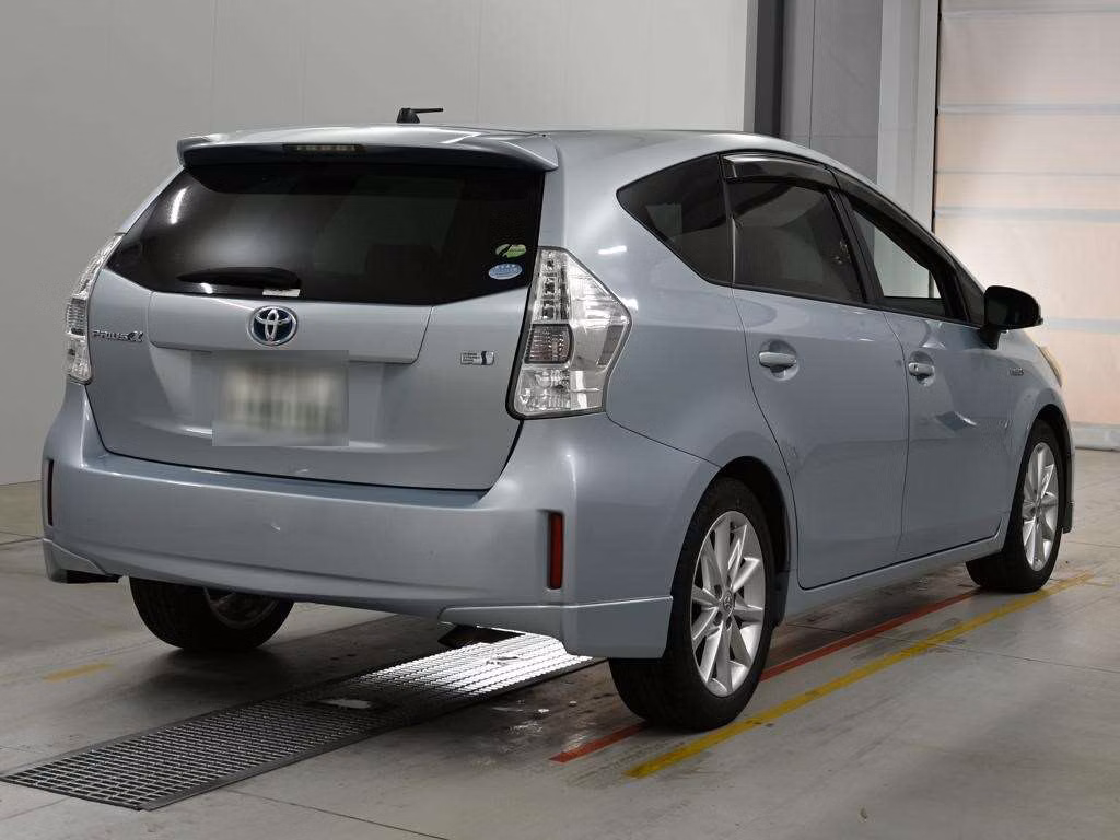 TOYOTA PRIUS ALPHA