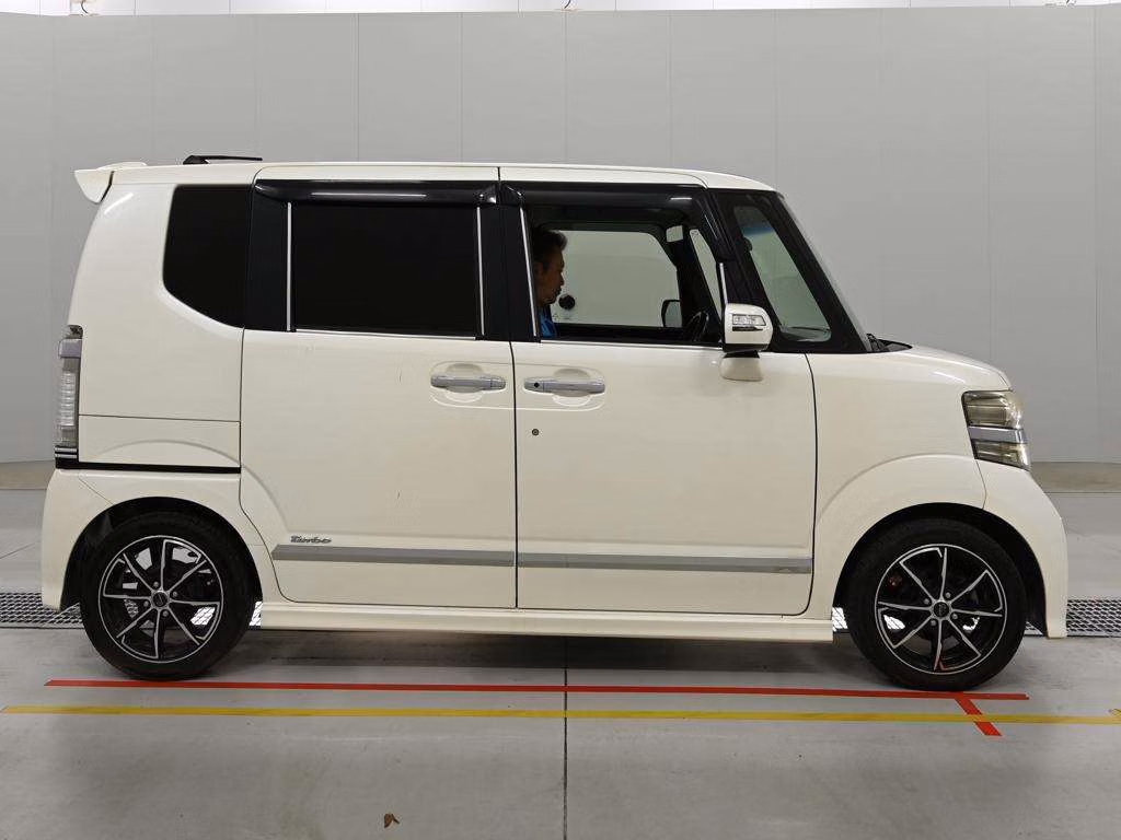 HONDA N-BOX