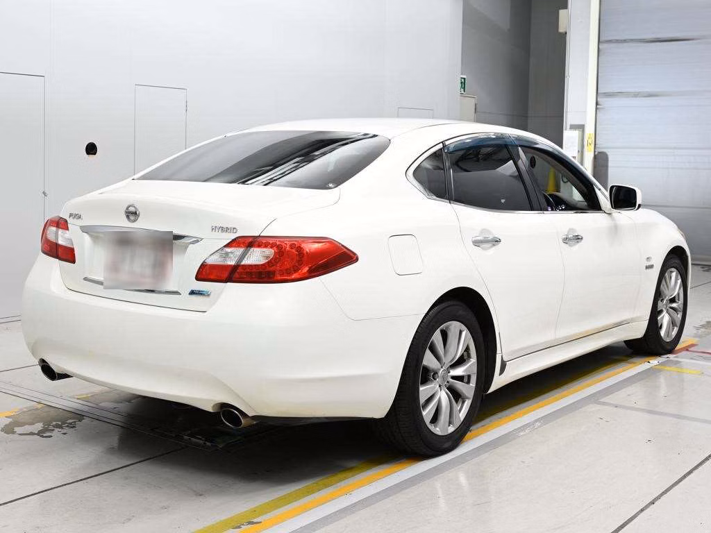 NISSAN FUGA