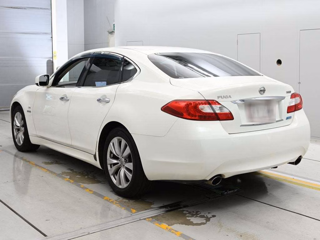 NISSAN FUGA