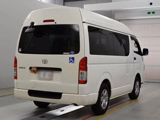 TOYOTA REGIUS ACE