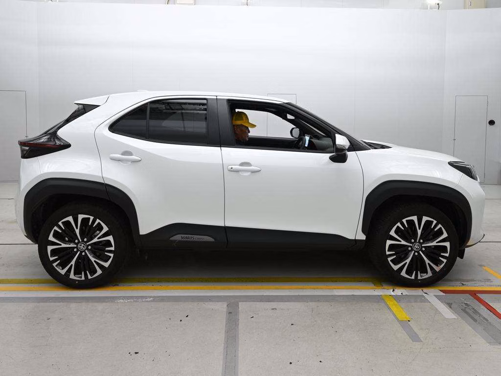 TOYOTA YARIS CROSS