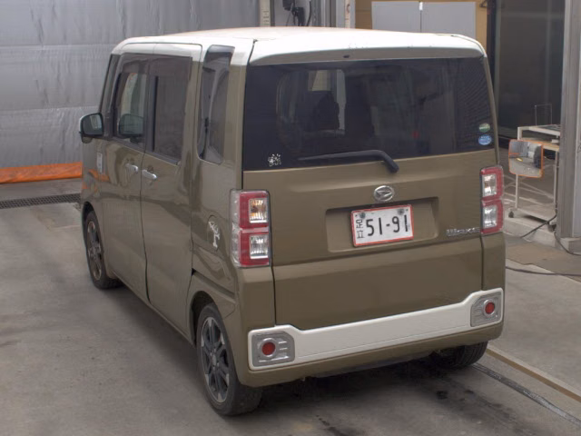 DAIHATSU WAKE