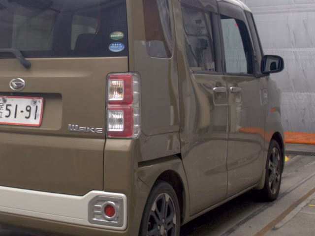 DAIHATSU WAKE