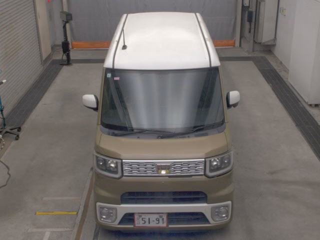 DAIHATSU WAKE