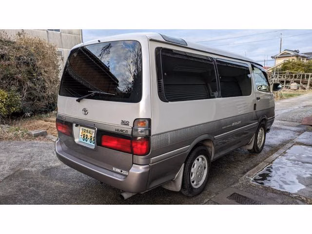 TOYOTA HIACE