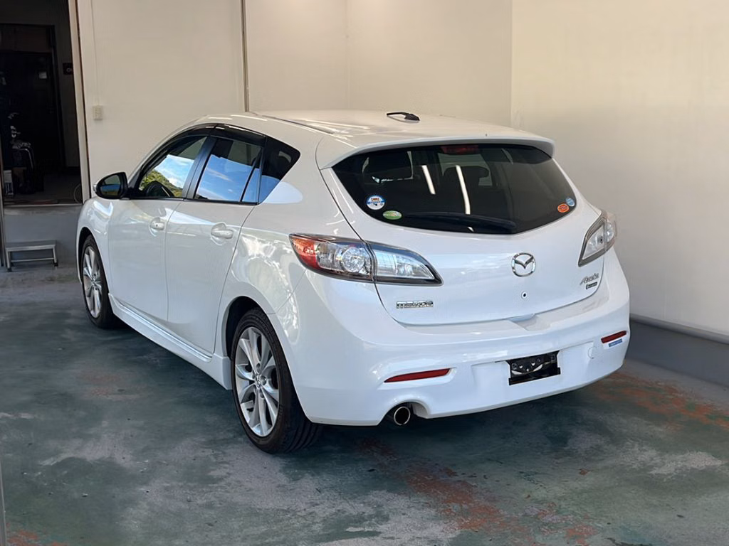 MAZDA AXELA