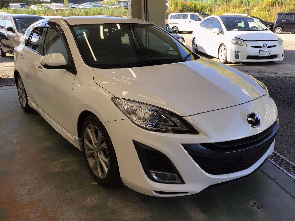 MAZDA AXELA