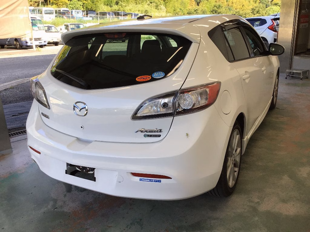 MAZDA AXELA