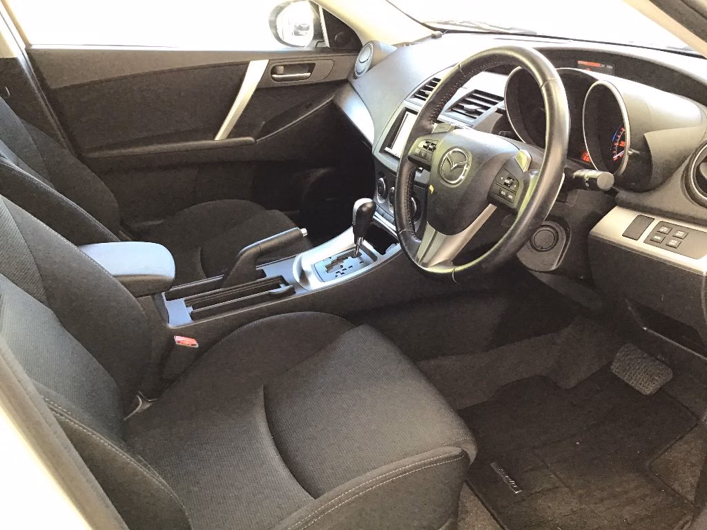 MAZDA AXELA