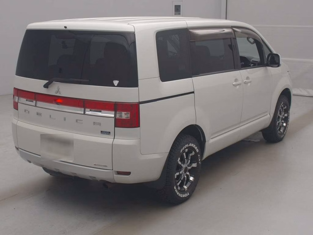 MITSUBISHI DELICA D:5