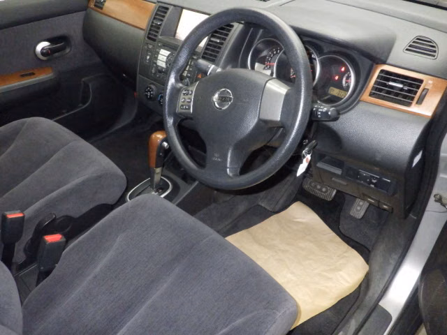 NISSAN TIIDA LATIO